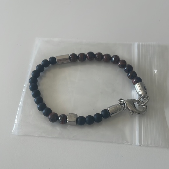 Men’s Tiger Eye and Onyx Beaded Bracelet - Picture 2 of 5